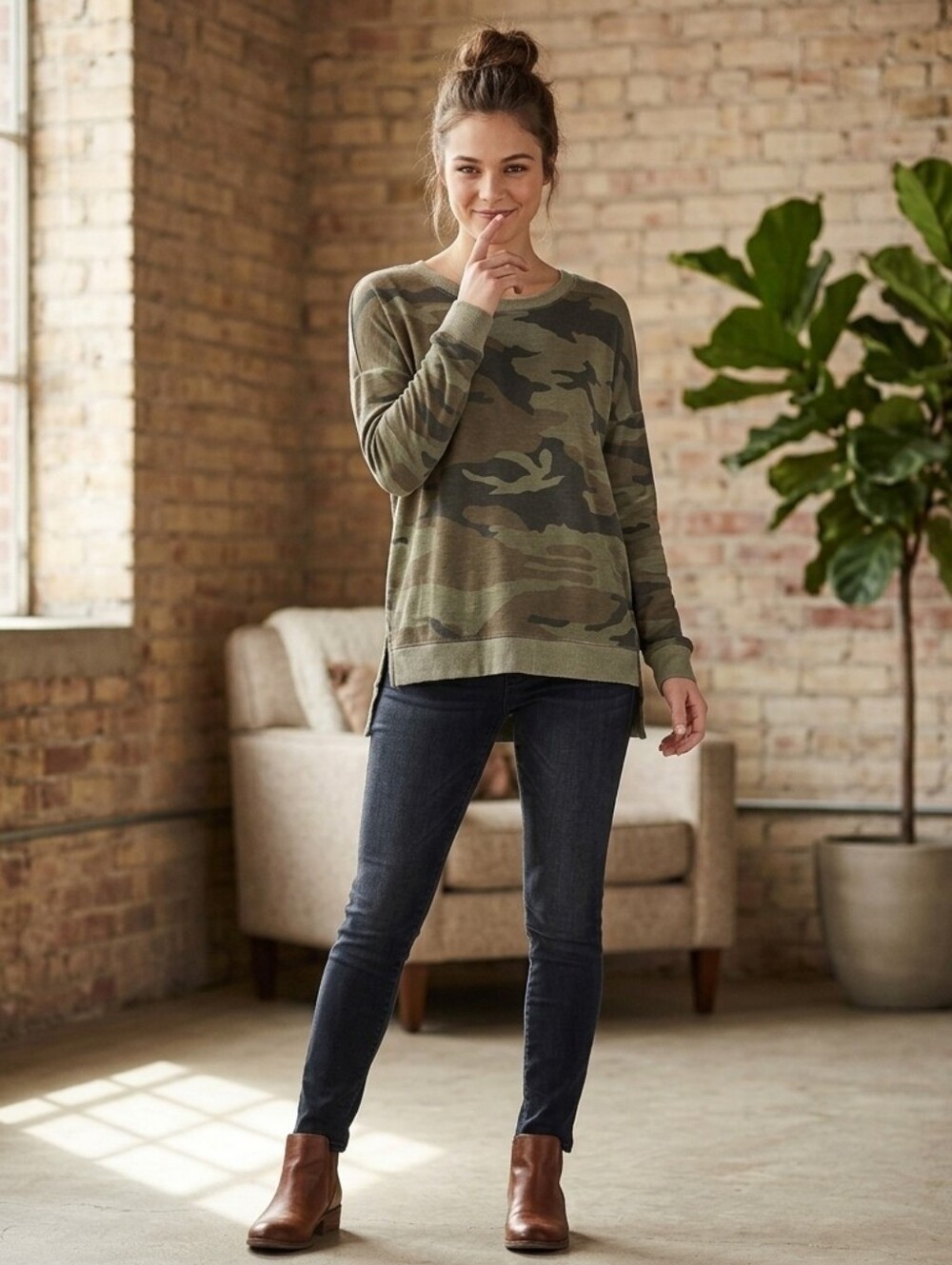 Dantelle Women’s Camo Pullover Sweatshirt Size M – Olive Green & Black